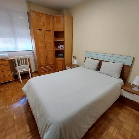 Piso Sencillo Y Acogedor Con Parking Gratuito Lägenhet Baranain Exteriör bild