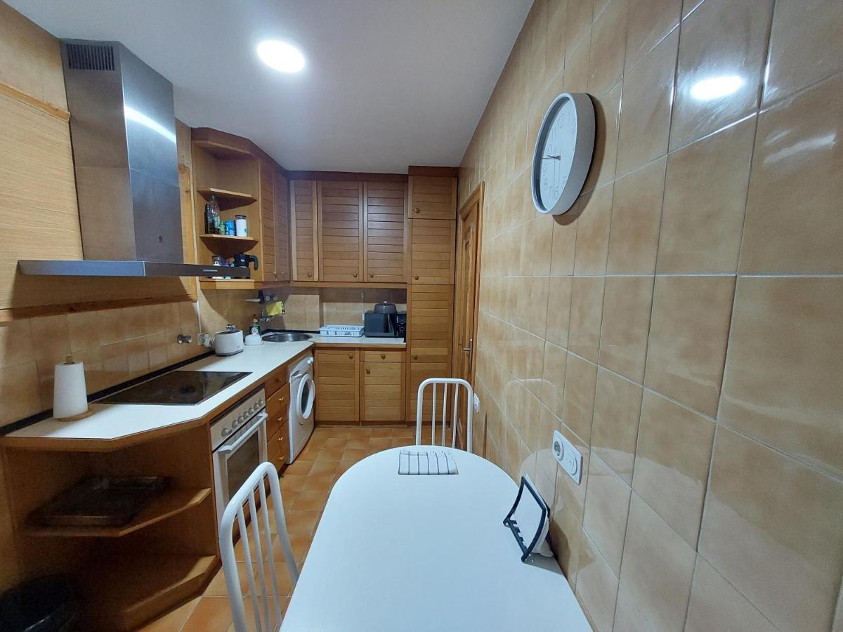 Piso Sencillo Y Acogedor Con Parking Gratuito Lägenhet Baranain Exteriör bild